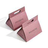 Boîte d'emballage cadeau de Noël, pliable triangulaire, logo estampé à chaud en or, sac d'emballage portable pour bijoux et cosmétiques