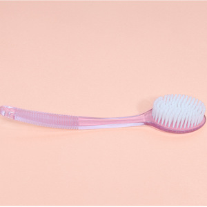 Brosse de bain en plastique rose en gros d'usine, brosse de massage pour le dos à long manche incurvé et poils doux pour adultes - Product Image 3