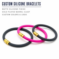 Bracelet en silicone personnalisé, fabrication OEM, vente en gros, fermoir en métal doré, bracelet en caoutchouc bicolore, fabricant de bracelets tendance en gros