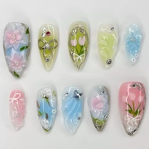 24 pièces – Ongles à presser auto-adhésifs faits main, style français floral, avec strass, les plus vendus en usine - Product Image 4