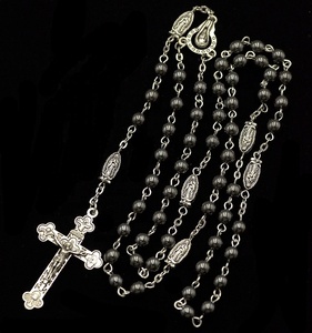Collier avec pendentif en hématite à l'ancienne, bijoux religieux catholique, perles avec croix - Product Image 5