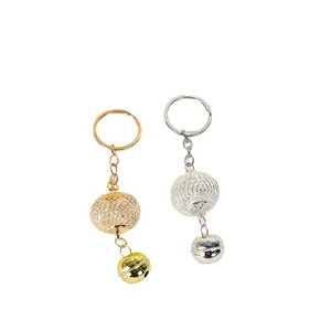 Llavero metálico hecho a mano, redondo, de latón, dorado y plateado, estilo vintage, colgante decorativo para bolso o llaves. - Product Image 4