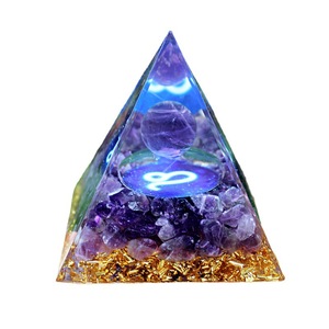 Pirámide de Cristal Omi, Decoración de Resina Epoxi para el Hogar, Adorno de Escritorio, Regalo, Geometría, Grabado Interno, Colección - Product Image 4