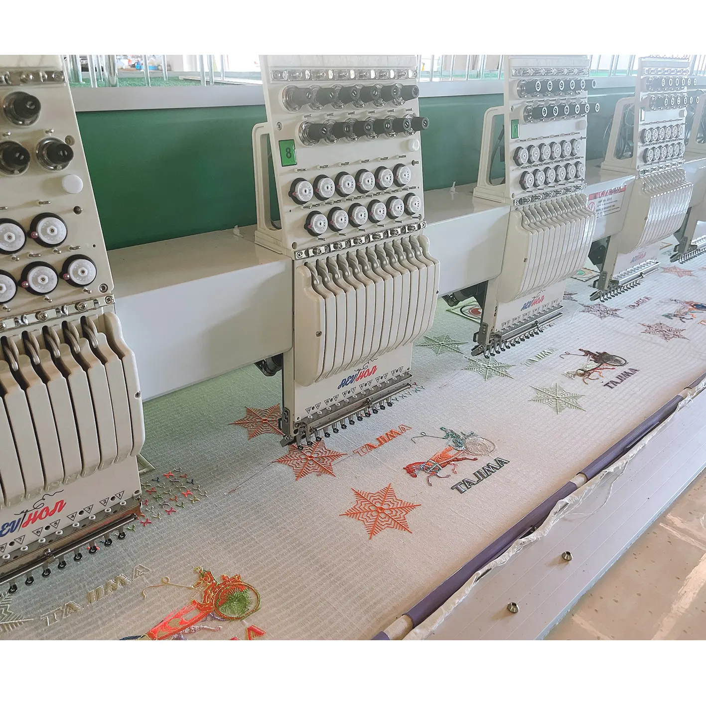 Máquina práctica automática de operación estable de 12 cabezales para variedad de funciones de bordado