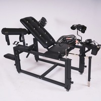 Grand canapé érotique BDSM avec barre d'écartement et menottes de retenue pour bondage machine, mobilier sexuel