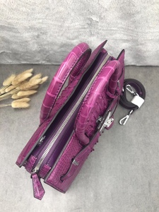 กระเป๋าโท้ทหนังจระเข้สีม่วงพร้อมสายสะพายถอดได้ ดีไซน์คลาสสิกสำหรับผู้หญิงใช้ในชีวิตประจำวัน - Product Image 4