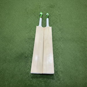 Bate de cricket Inglés de grado de murciélago de sauce inglés de peso ligero con equipo deportivo de cubierta de murciélago - Product Image 1