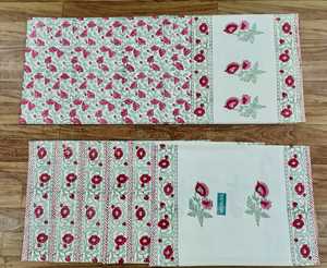 Ensemble de chemin de table et de tapis décoratifs à motifs blancs, rouges et verts |   7 pièces de tissu en coton 100% toile, imprimé à la main, pour la maison et la salle à manger - Product Image 1