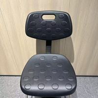 Chaise de travail noire en polyuréthane PU avec roues et base en nylon, tabourets pour usine d'atelier de bureau d'information de magasin de caissier de supermarché
