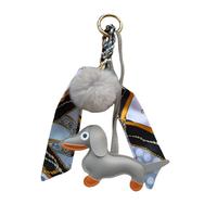 Nouveau porte-clés pendentif de sac en alliage de zinc fait main, avec figurines de Dachshund, d'ours, de porcelets ou de petits animaux en peluche, et pompon en fourrure PU gaufré