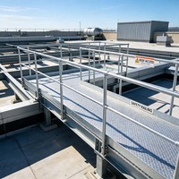 Conception de garde-corps de sécurité, revêtement de sol antidérapant à motifs, révision des toits d'usine et plateformes en structure acier pour la marche