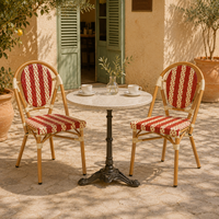 Chaise de salle à manger en rotin style bistrot français, rouge et blanche, tressée, empilable, pour extérieur, café, restaurant, terrasse