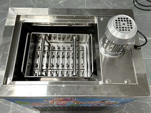 Fábrica en venta: Máquina para hacer paletas de hielo con 1-2-4-8-12 moldes, equipo para la elaboración de helados y paletas. - Product Image 3