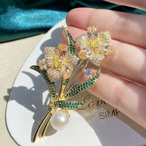 Broche de Flor de Rosa con Perlas y Diamantes Elegante y Exquisito, Broches de Moda para Mujer con Pedrería - Product Image 4