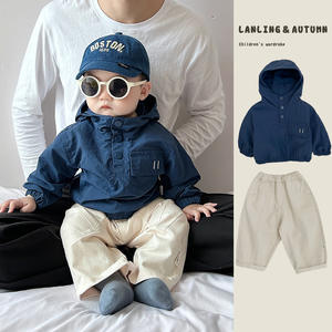 Vente en gros usine/OEM – Ensemble veste coupe-vent en nylon à capuche pour garçons, automne et printemps, fin, décontracté, teint en pièce, élégant - Product Image 1