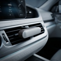 Désodorisant Voiture Luxe Cuir Alliage Zinc Clip Ventilation Évaporation Naturelle Longue Durée Design Élégant Premium