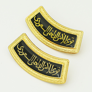 Insignia de alfileres de metal con logotipo personalizado de alta calidad para prendas Insignia de hombro dorada Premium para uniformes - Product Image 6