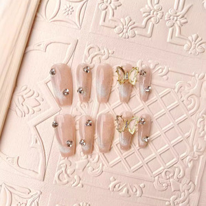 Atmósfera festiva navideña completamente nueva, árbol de Navidad pintado a mano con corazones rojos, uñas postizas hechas a mano. - Product Image 5