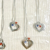 Janice nuevo en forma de corazón encanto collares colgante con negro grabado logotipo personal collares de acero inoxidable personalización