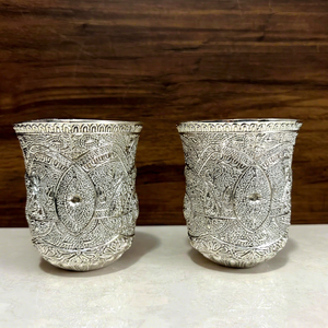 Elegante Juego de Vasos de Aluminio con Diseño Metálico en Filigrana Plateada Alemana |   Artesanía india de alta calidad para regalar en caso de malestar. - Product Image 1