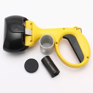 Pelle à crottes pour chien de compagnie avec long manche Pelle en plastique écologique pour l'extérieur Distributeur de sacs de nettoyage des déchets d'animaux de compagnie inclus - Product Image 3