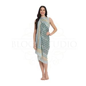 ผ้าซิ่นพิมพ์ลายมือสีเขียวเข้มและเหลืองไหม้สำหรับผู้หญิง ผ้าฝ้ายน้ำหนักเบา เหมาะสำหรับใส่ไปเที่ยวทะเลและรีสอร์ทในช่วงฤดูร้อน - Product Image 2