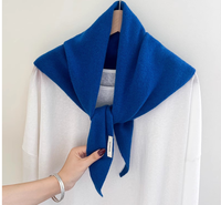 Écharpe triangulaire en laine bouillie unie pour femme, écharpe bandana feutrée chaude d'hiver, petit châle enveloppant