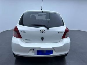 Offre Spéciale – Voiture à Essence <span class=keywords><strong>Toyota</strong></span> <span class=keywords><strong>Yaris</strong></span> 1.6E Automatique CVT 2011 de Haute Qualité, Vitesse Maximale 180 km/h, Idéale pour Adultes - Product Image 2