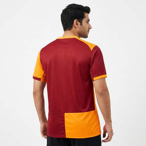 Camiseta de Fútbol Personalizada 100% Poliéster, Transpirable, de Secado Rápido, para Adultos, Ropa de Fútbol de Verano e Invierno, Pantalones Cortos Retro, Servicio OEM con Nombre - Product Image 1