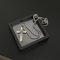 Collier croix en acier inoxydable, style long argenté, adapté aux hommes et aux femmes, vente en gros