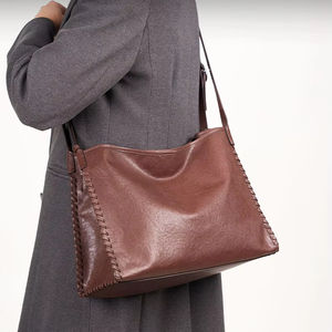 Nouveau sac seau à bandoulière tendance de style coréen avec rivets, sac à main pour femme à grande capacité, élégant et décontracté - Product Image 1