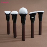 Ensemble de 5 pinceaux de maquillage en poils synthétiques Gracedo avec logo personnalisé et manche en bois pour la vente en gros aux marques de beauté