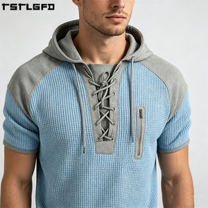 T-shirt fonctionnel streetwear à manches courtes, col en V, à lacets, avec empiècements et texture gaufrée personnalisée, vente en gros - Product Image 3