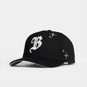 Gorras Personalizadas con Pedrería Estructurada, 5 Paneles Acrílicos con Logotipo Bordado en 3D, Gorras Snapback Negras - Product Image 2