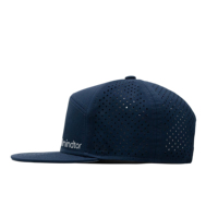Casquette Snapback personnalisée avec logo, 6 panneaux, perforations découpées au laser, séchage rapide, polyester imperméable, visière plate, maille respirante, style Trucker