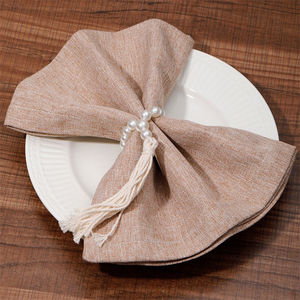Anneaux de serviette créatifs faits à la main avec perles et pompons, design contemporain, écologiques, durables, pour fêtes, Noël, restaurants - Product Image 3