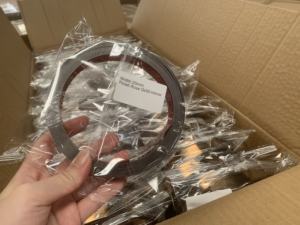 Patti embellecedor de tira plana de acero inoxidable de color 201 PVD con respaldo autoadhesivo para protección de bordes - Product Image 3