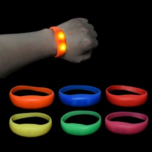 Pulsera LED de Gel de Sílice Ecológica Ishine, Activada por Impacto, para Navidad, Halloween, Año Nuevo, Eventos Deportivos, Temas Románticos y de Anime - Product Image 5