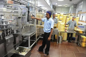 Carreaux de sol en pierre Mandana pour sols industriels, résistants aux acides, polis, rectangulaires, résistants aux produits chimiques - Product Image 4