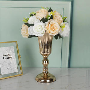 Venta al por mayor <span class=keywords><strong>de</strong></span> jarrones <span class=keywords><strong>de</strong></span> <span class=keywords><strong>flores</strong></span> <span class=keywords><strong>de</strong></span> trompeta <span class=keywords><strong>de</strong></span> metal dorado para bodas soporte <span class=keywords><strong>de</strong></span> <span class=keywords><strong>flores</strong></span> dorado para bodas piezas <span class=keywords><strong>de</strong></span> <span class=keywords><strong>centro</strong></span> Decoración <span class=keywords><strong>de</strong></span> mesa florero <span class=keywords><strong>de</strong></span> <span class=keywords><strong>flores</strong></span> - Product Image 5
