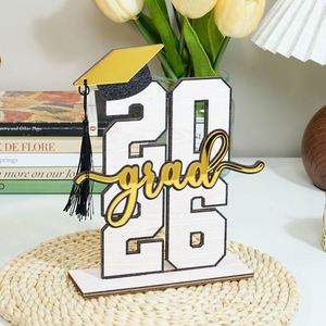 Décoration de table très populaire en bois pour fête de remise des diplômes à domicile, avec inscription Année de la promotion - Product Image 2