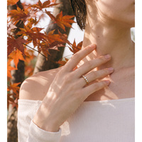 Bague élégante JINYOU 8891 en acier inoxydable plaqué or 18K PVD, forme ondulée, avec zirconiums cubiques, pour femmes