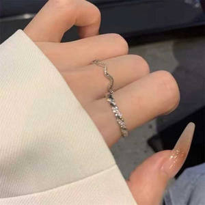 Venta caliente Anillos de banda de acero inoxidable de plata para niñas Tendencia Estilo coreano Mariposa Corazón Estrella Incrustaciones 18K Hip-Hop al por mayor - Product Image 1