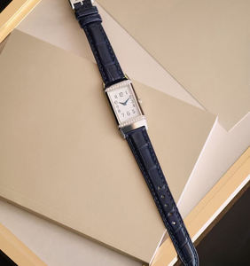 Montre de créateur de style professionnel de luxe et exquis montre incrustée de moissanite au design Reverso personnalisé vente en gros - Product Image 1