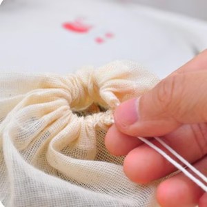 ถุงกรองเครื่องปรุงรสแบบใช้ซ้ำได้ ทำจากผ้าก๊อซฝ้าย  ขนาดเล็ก พร้อมเชือกรูด  ซองผ้าฝ้ายขนาดเล็กสำหรับใส่ชา - Product Image 5