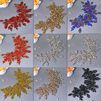 WHD-134 Couleurs personnalisées Blingbling Diamant Appliques en pierres brillantes Forme de feuille 3D pour robes de bal