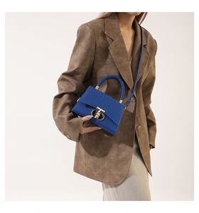 2025 Newest Ladies Elegance PU Handbags and <b>Purses</b> Vintage Style with Cover Closure Wholesale Ladies Fashion for Winter - Product Image 4