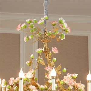 Lampadario Floreale Artigianale in Stile Palazzo Francese Romantico, in Ottone e Ceramica, per Sale da Ricevimento di Lusso - Product Image 3