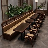 Ensemble de tables et chaises de restaurant en bois massif de style sud-est asiatique, avec structure en métal, pour usage commercial dans les restaurants de hot pot occidentaux