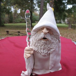 Nuove Statuette di Gnomi con Mantello Bianco in Resina, Statue da Giardino, Ornamenti Decorativi da Esterno - Product Image 3